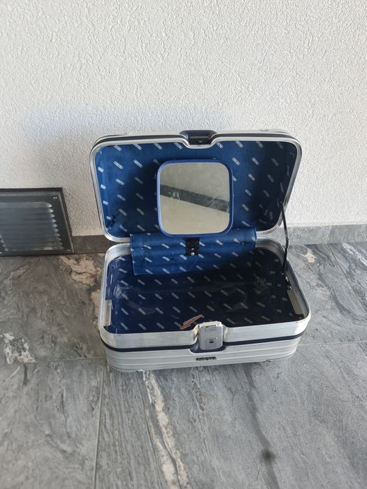 Rimowa Beauty Case Vanity 
Vanity case
Vanity case