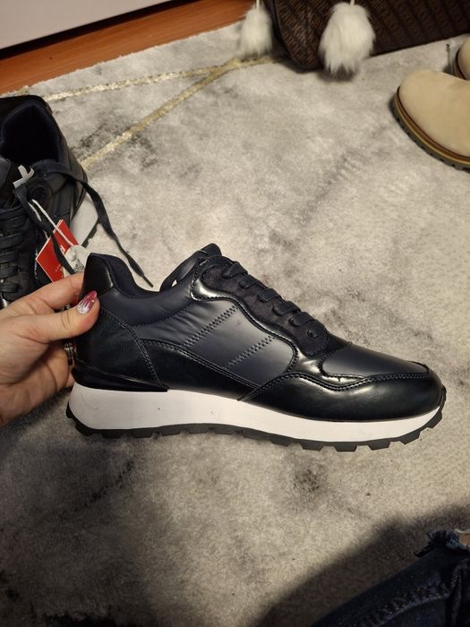 Adidasi nou cu eticheta marimea 40