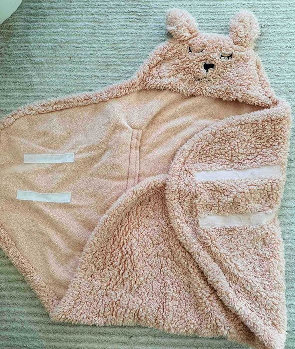 Детски дрехи на различни марки и различни размери