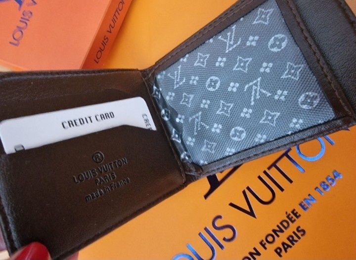 Portofele barbati LV,cutie inclusa,logo metalic argintiu