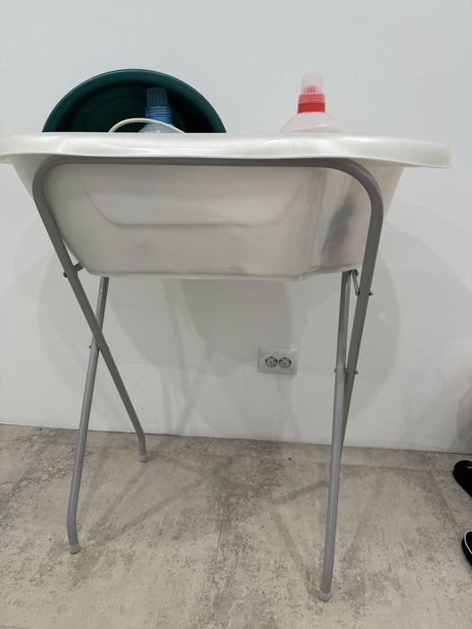 Продам ванночку с подставкой