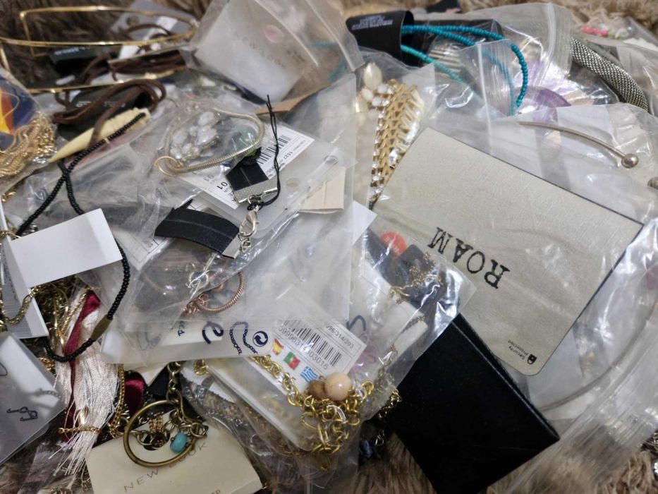 Lot 1000 buc gablonturi outlet, 2,2 lei buc,modele diversificate/mixte