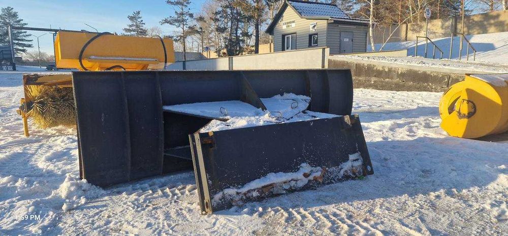 Коммунально-строительная машина (мини-трактор)