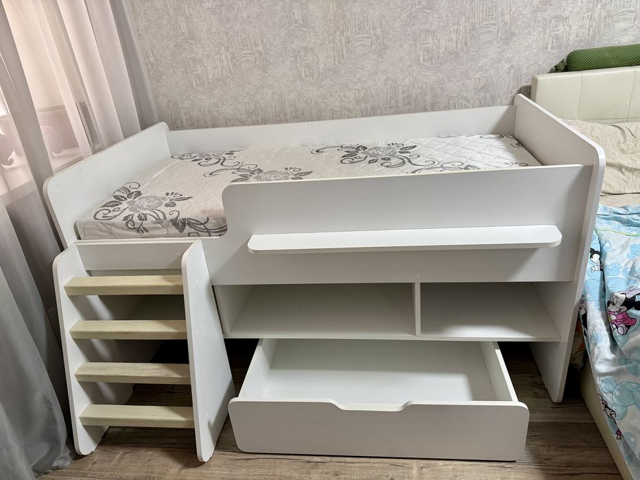Детская кровать белая с ящиком