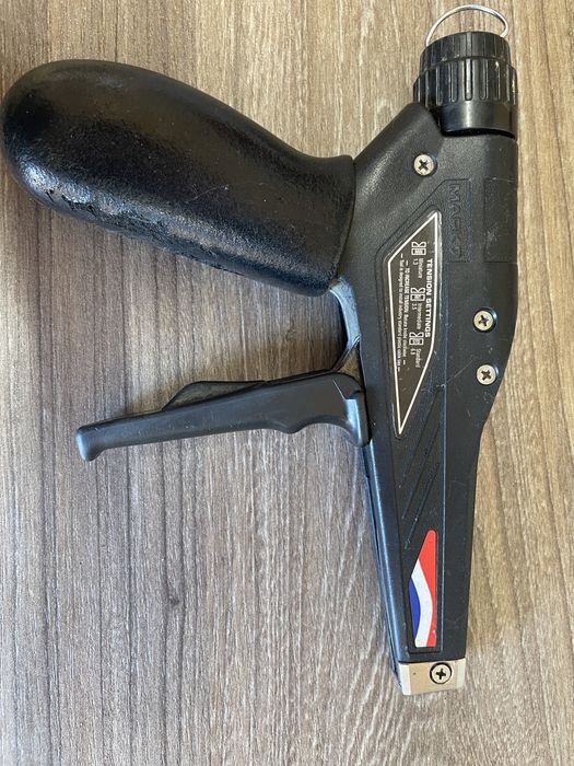 Dispozitiv strangere banda zimtata