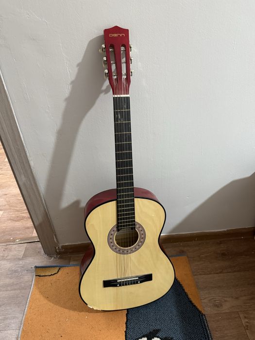 Детский кроват,стол,гитара