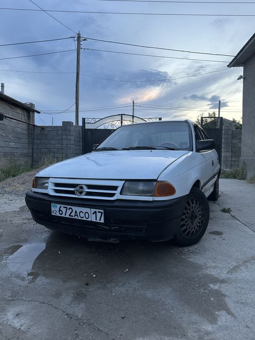 Автомобиль Опель Астра F