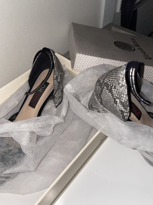 Продам стильные туфли на каблуке