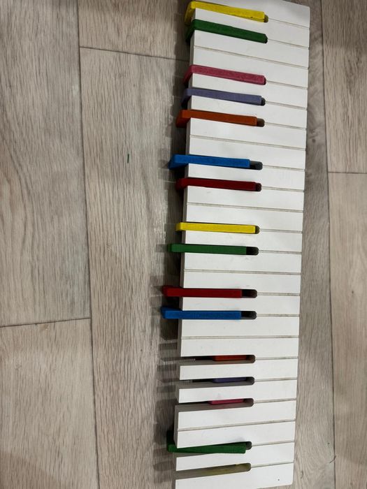 Продам вешалку-пианину