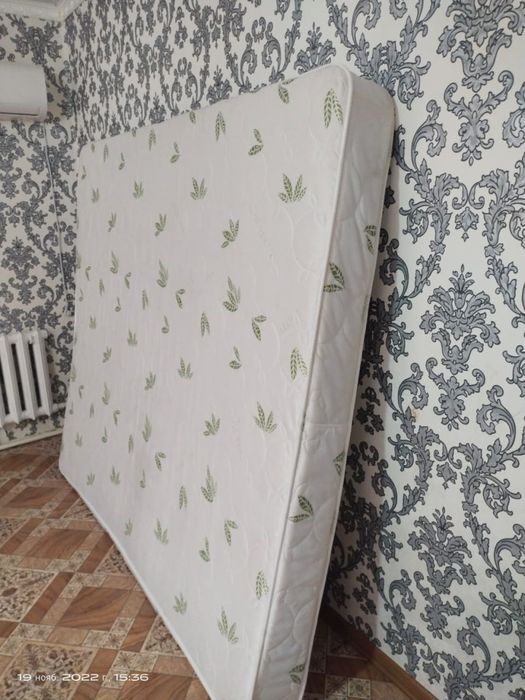 Продам ковры и матрас