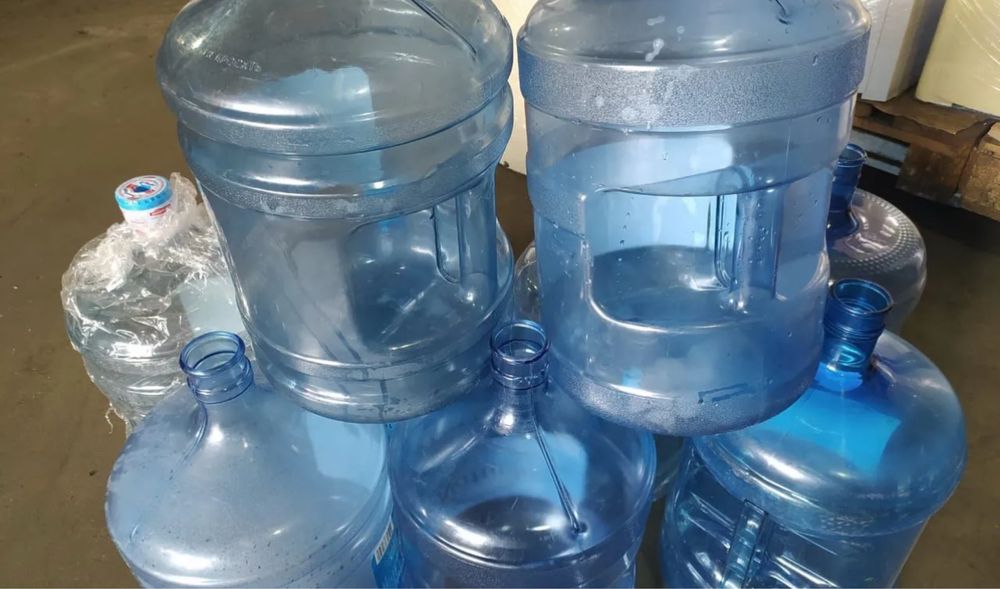 Продам бутыли 19 литровые