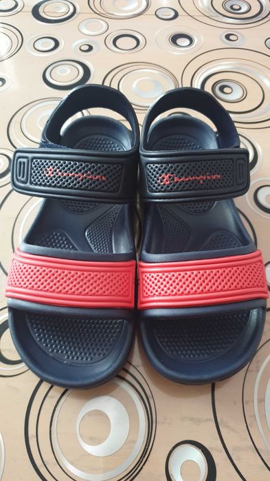 Нови сандали Champion