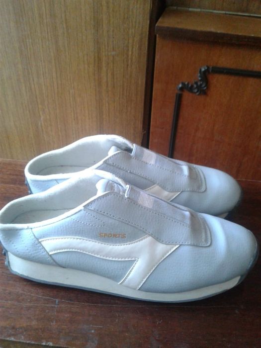 Женская обувь разная