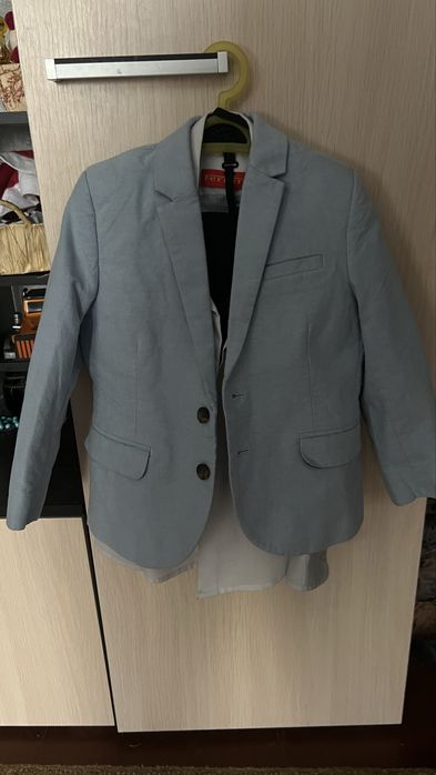 Продам пиджак на мальчика H&m