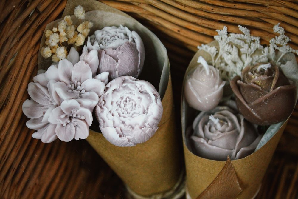 Цветни букети от сапуни и свещи