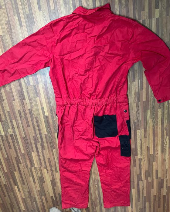 Vand combinizon nou pt.lucru în constructii  barbati pret 60. Leinegociabil .l.