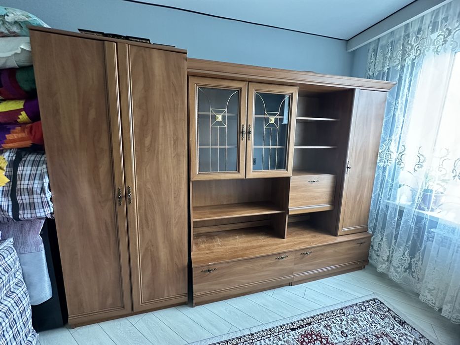 Шкаф для посуды в хорошем состоянии