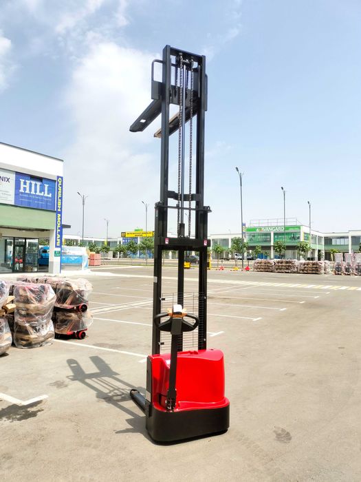 Штабелер самоходный Munulli RSEM FULL 1530  кара рохля  1,5т 3м