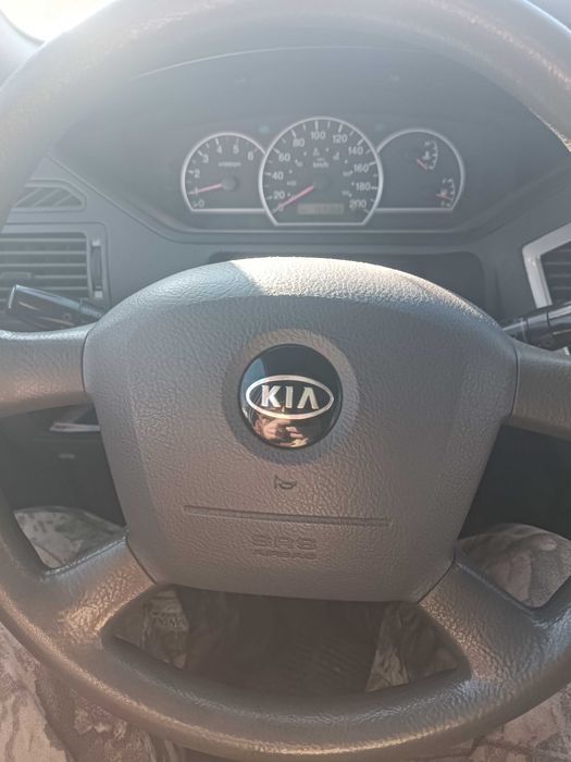 Продава се .Кия каренс