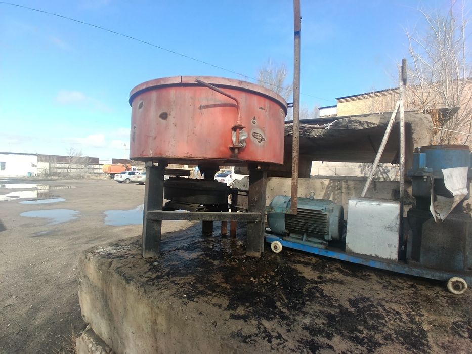 Бетономешалка, кирпич, стяжка