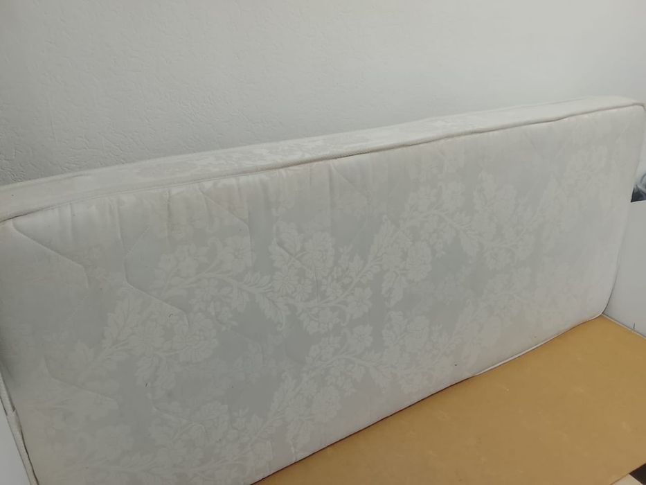 Продам матрас бескаркасный