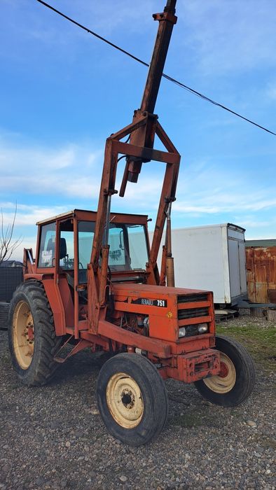 Tractor Renault 751