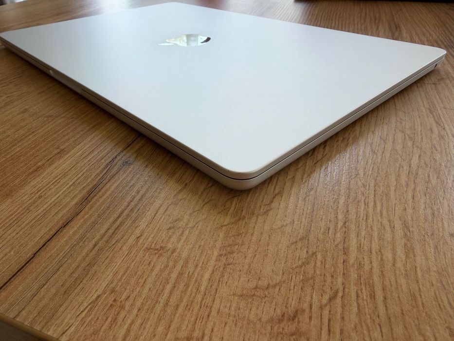 MacBook Air 15" M2 Chip 8-CPU, 10-GPU, 8GB RAM, 256SSD