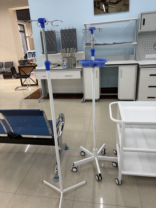 Медицинский штатив для капельницы