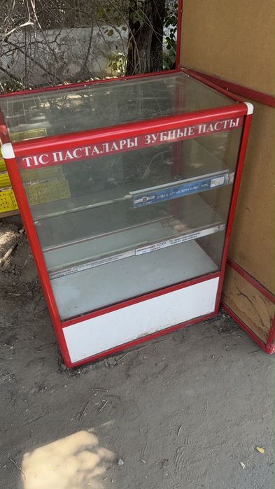 Отдам даром стеллажи