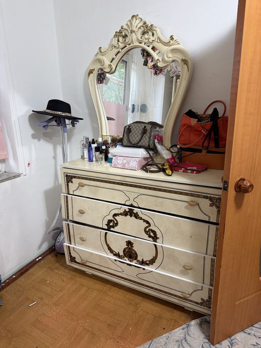 Спальный гарнитур