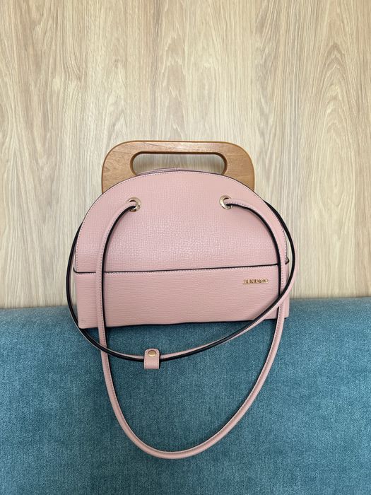 Интересна дамска чанта