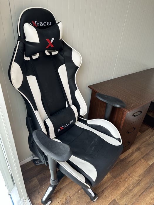 Scaun eXracer + birou utilizate dar in stare bună