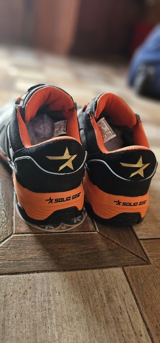 Vând papucii cu protectie (de lucru)