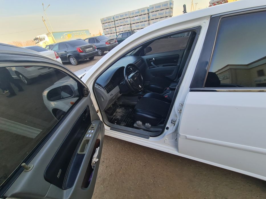 Lasetti 2009-yil kraska bor  udar bomagan butun mashin