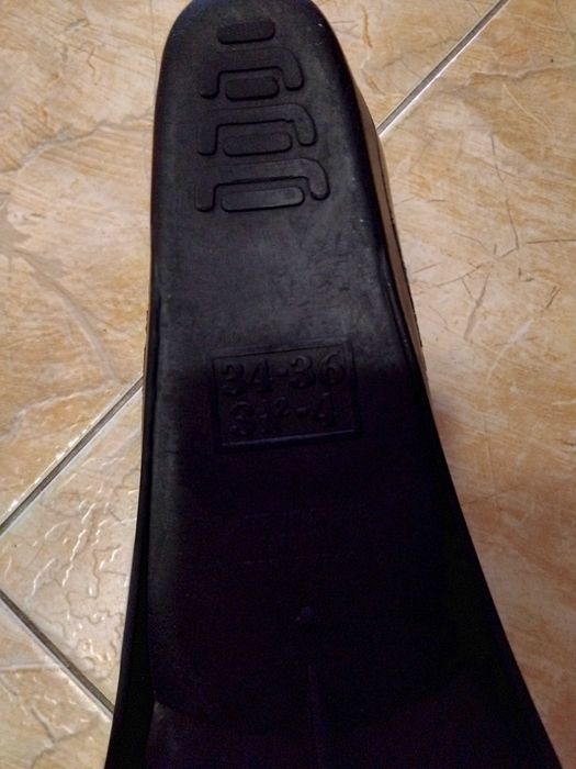 Продавам плавници 2 чифта