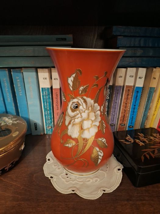 Vaza Wallendorf 1764 Handgemalt din porțelan, pictata manual cu aur