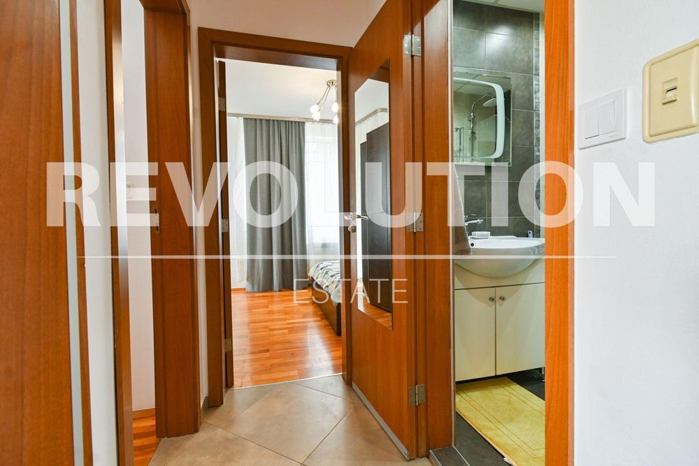 Тристаен апартамент в ж.к. Дианабад.