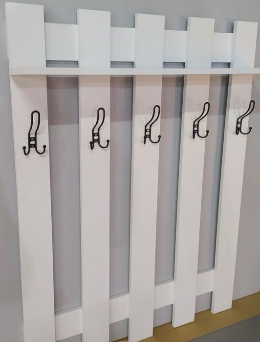 Настенная вешалка