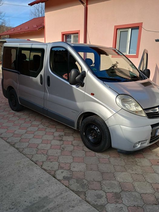 Vand sau dezmembrez Opel Vivaro Renault trafic