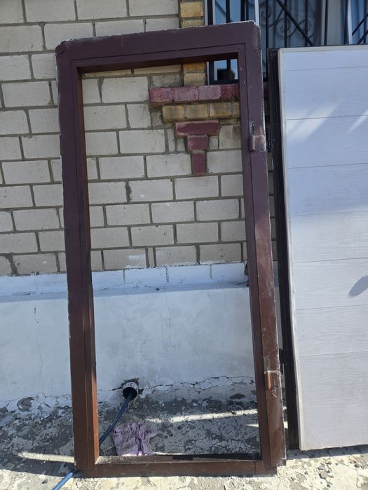 Продам железную дверь