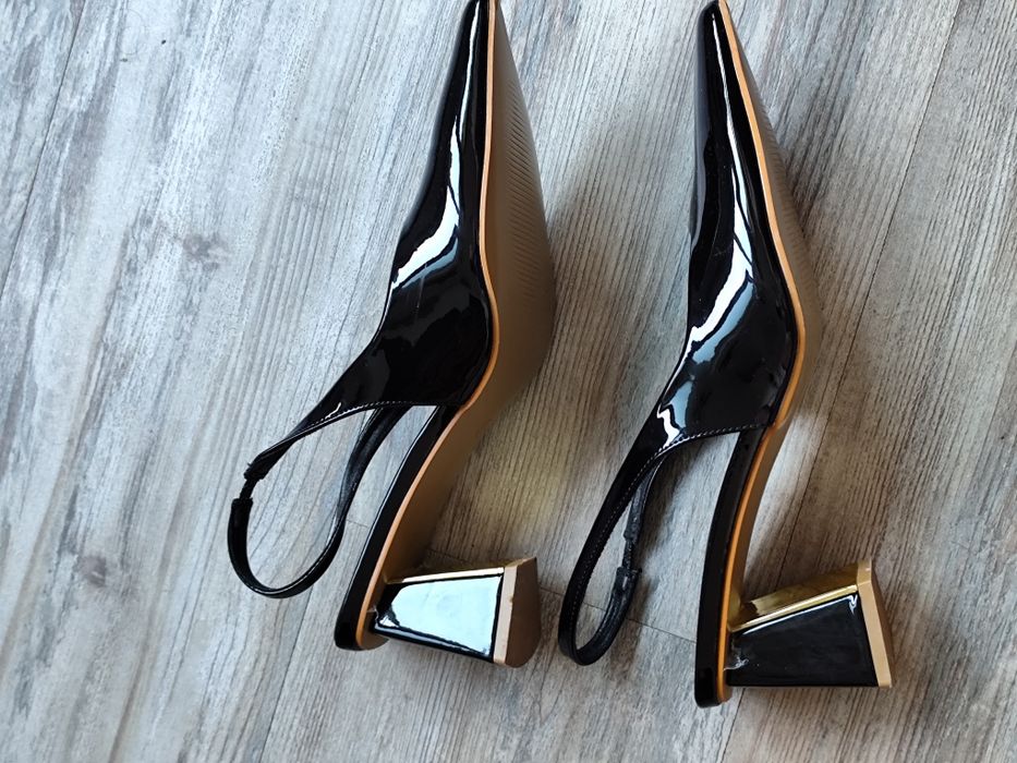 Официални обувки с отворена пета