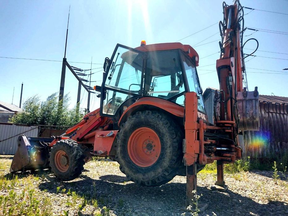 Buldoexcavator FIAT kobelko 4x4 fb 110.2 schimb cu Duba/auto/teren