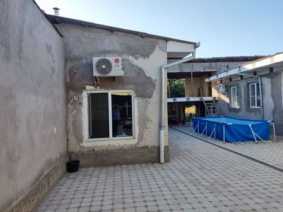 Продаётся дом в Янгиюле  ( 20 соток )