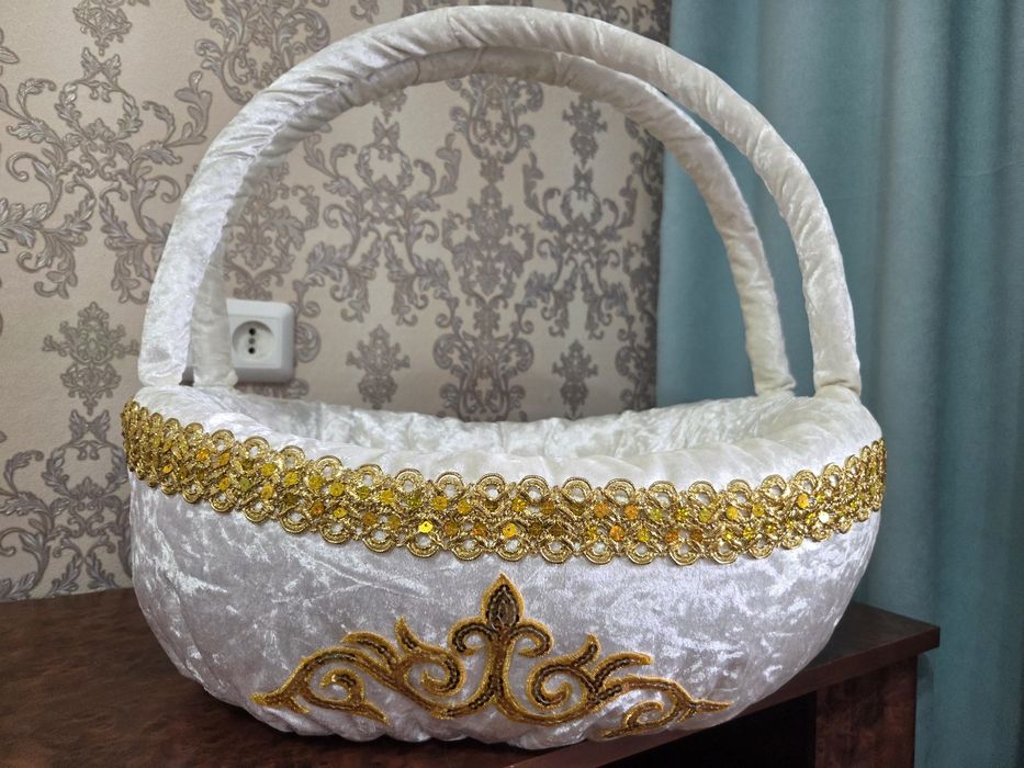 Продам корзины праздничные для тоя