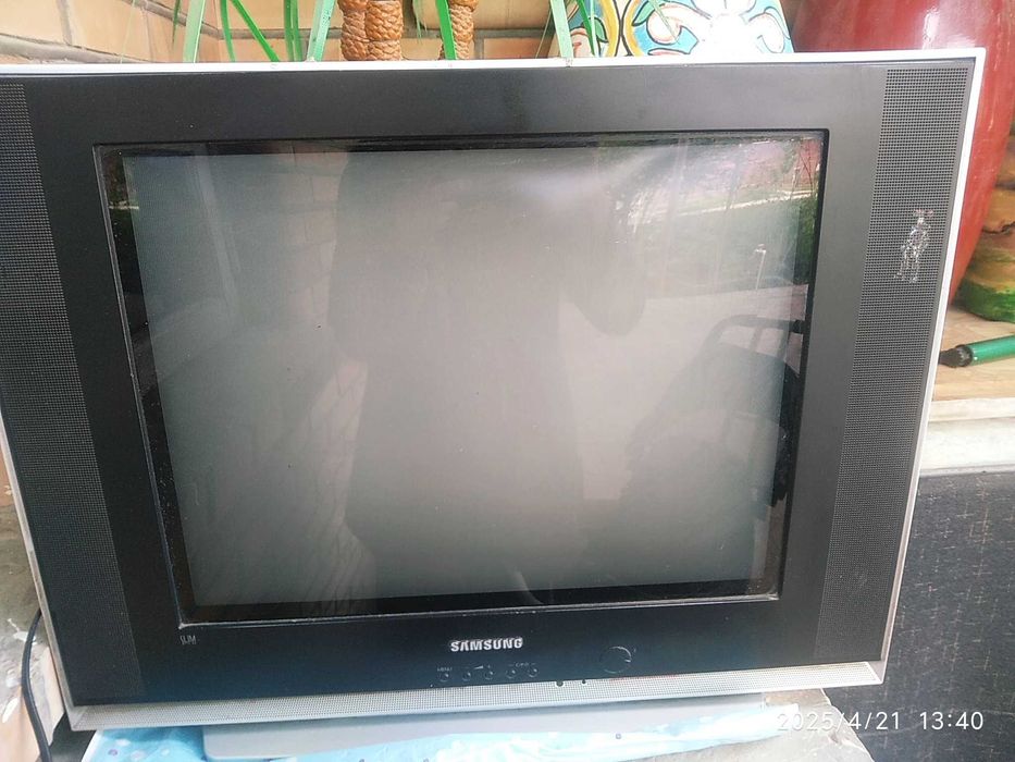 Samsung televizor eski ishlaydi  holati yaxshi