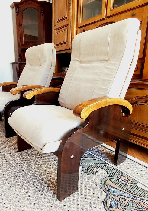 Fotolii vintage, lemn masiv și catifea - impecabile