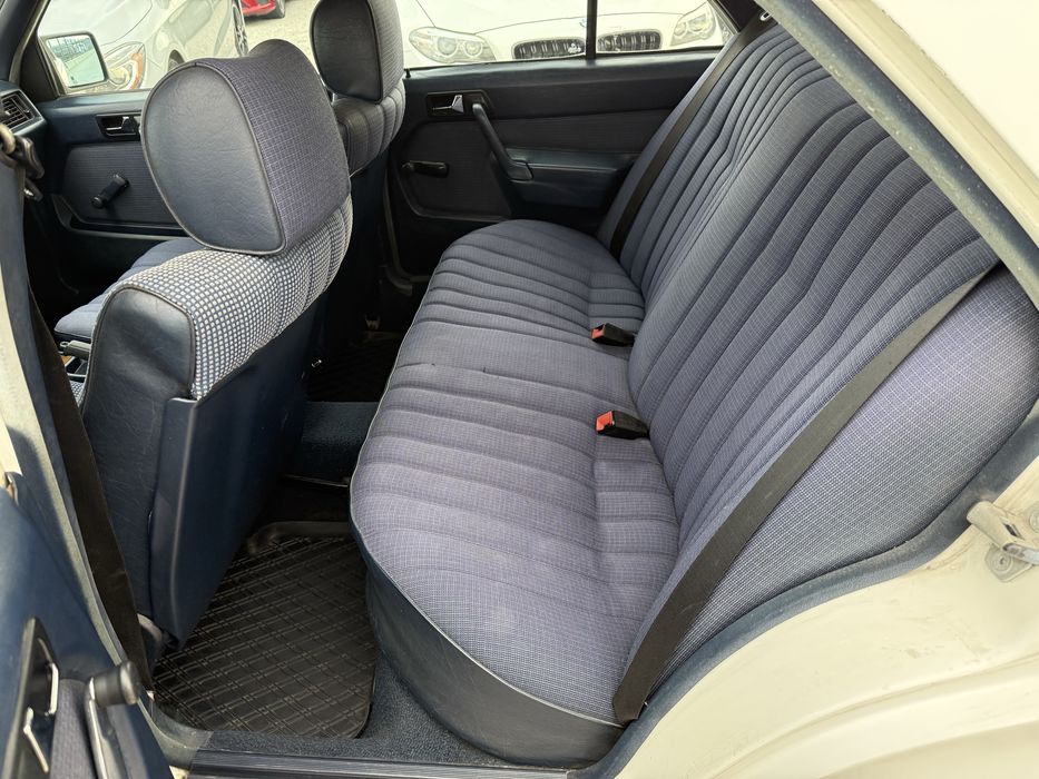 Mercedes-Benz 190 2.0D* 1985г* БЕЗ РЪЖДИ* ТЯСНАТА ЛАЙСНА*