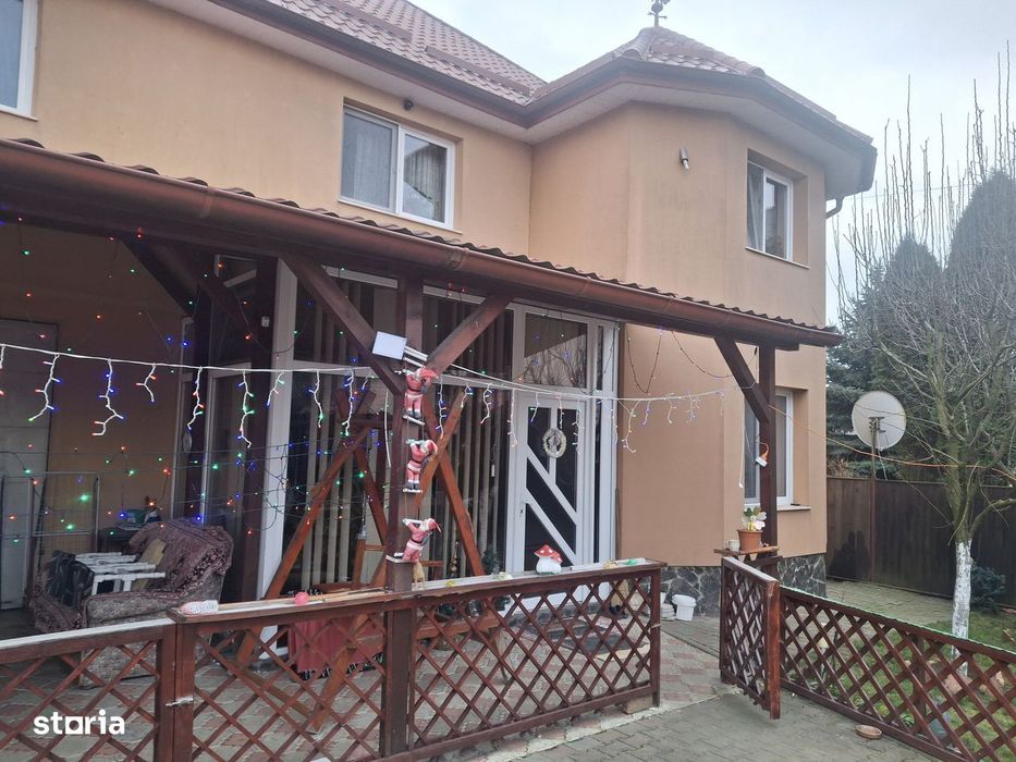 Casă in sangeorgiu de mures , garaj și mansardă utilizabilă