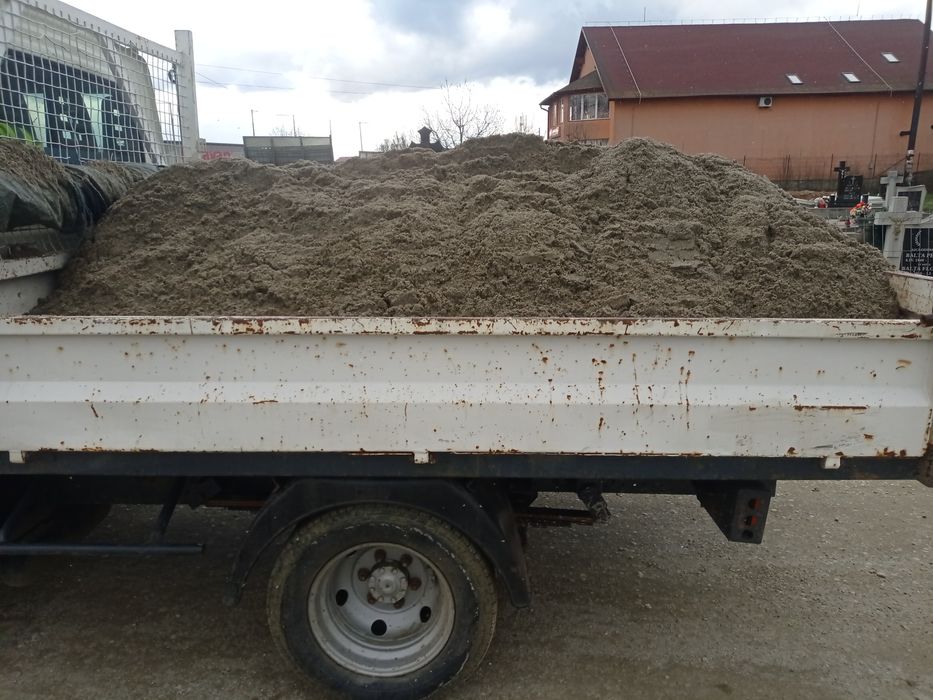 Nisip balast moloz pământ piatra.