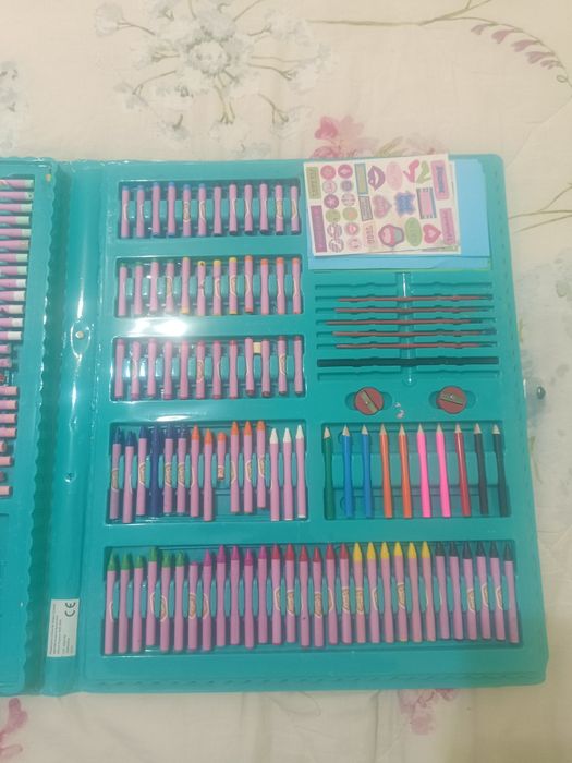 Куфар за рисуване 250 части